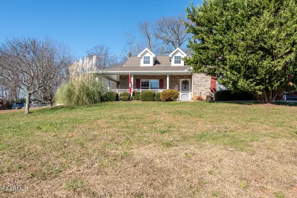 1218 Heathrow DR, Maryville, TN 37801