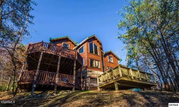 2930 Raven Fork CIR, Sevierville, TN 37876