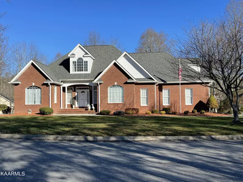 105 Hemlock LN, Rocky Top, TN 37769