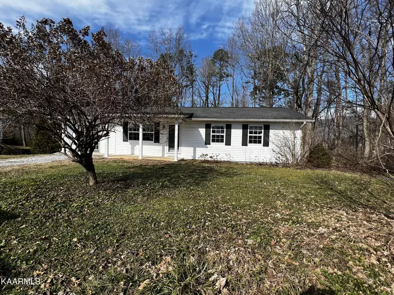 449 Maple St, Harriman, TN 37748