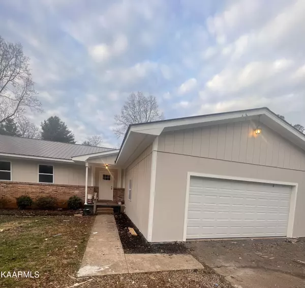 1865 Spring Rd, Lenoir City, TN 37771