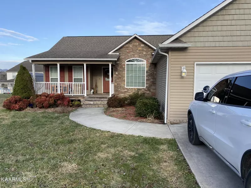 307 Clover Circle CIR, Jacksboro, TN 37757