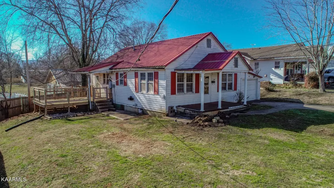 549 6th St, Newport, TN 37821