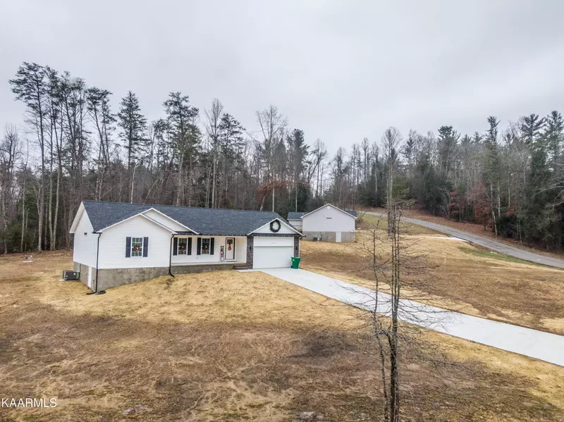 440 Ferry Bend Tr, Crossville, TN 38571