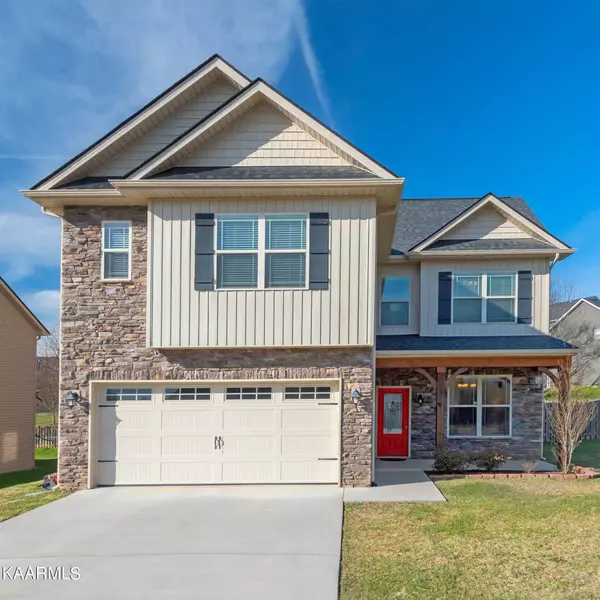 1013 Letsinger Cove LN, Knoxville, TN 37932