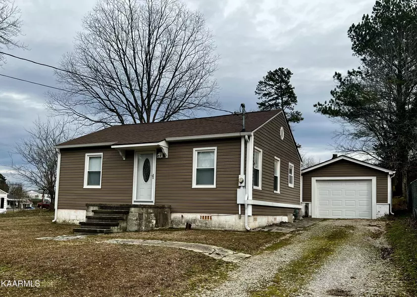 107 Carr Ave, Harriman, TN 37748