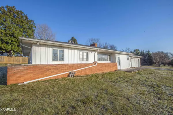 101 Crestview DR, Lenoir City, TN 37772