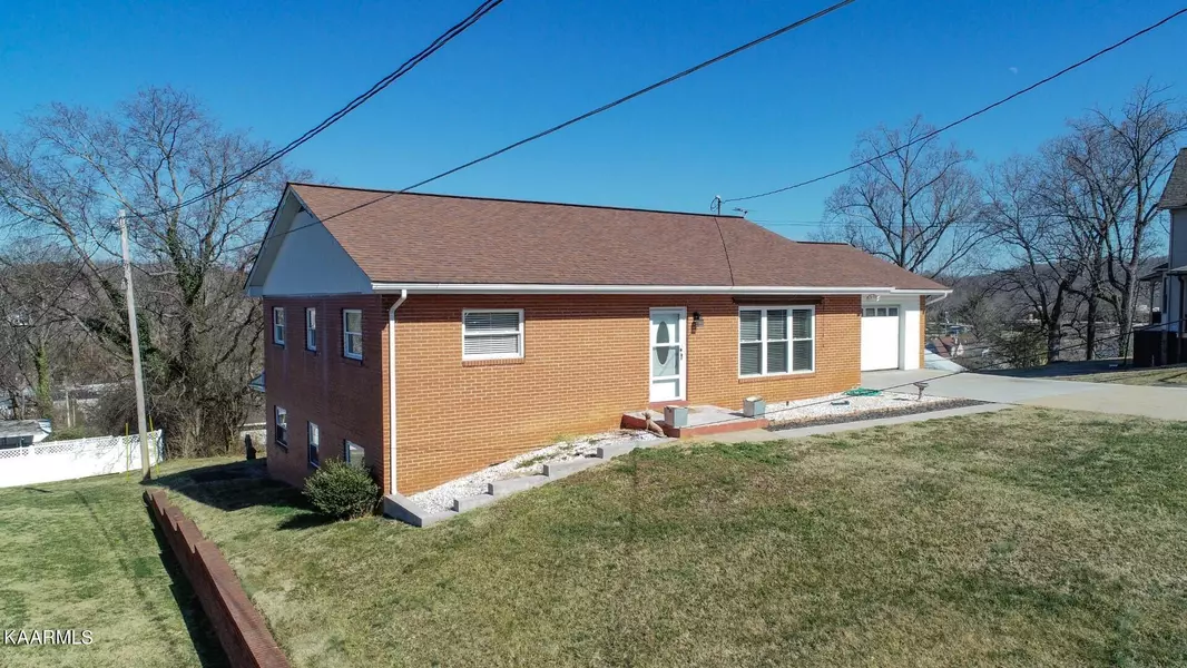 240 College St, Newport, TN 37821