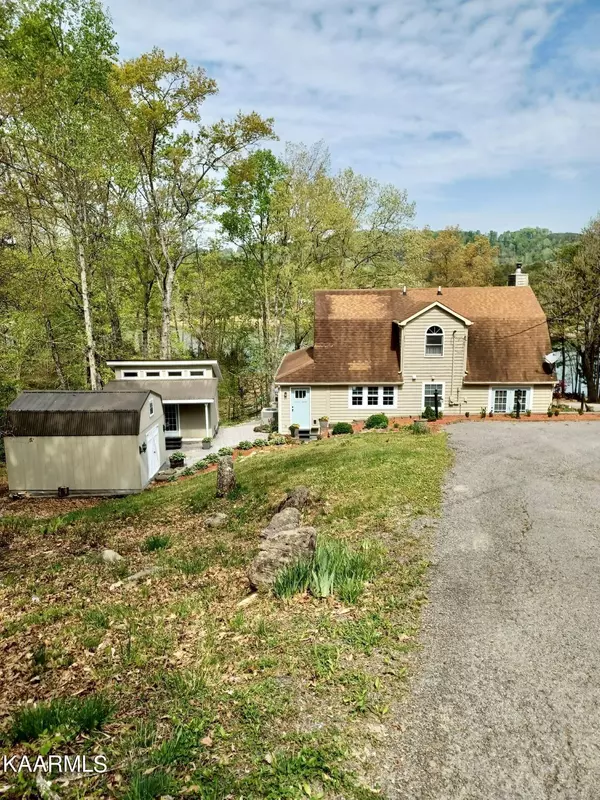 New Tazewell, TN 37825,528 Lake LN