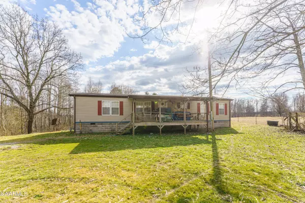 3277 Phillips Flats Rd, Oneida, TN 37841