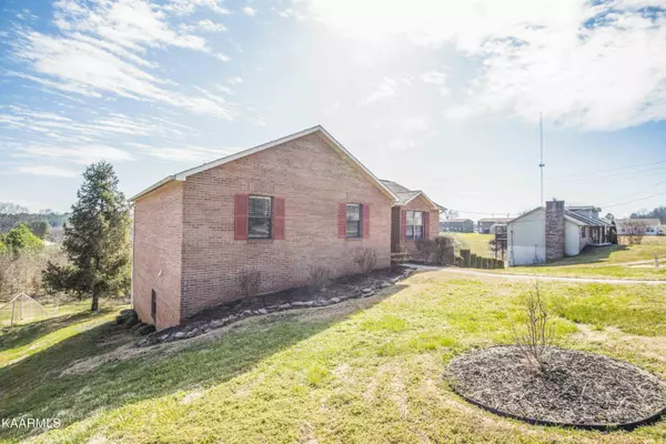 Lenoir City, TN 37772,390 Avery CIR