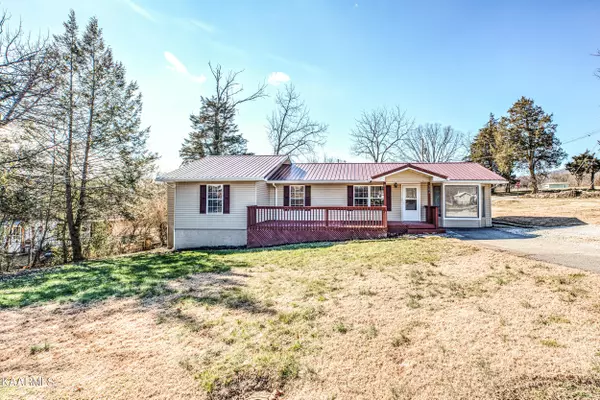 202 High Knob Rd, Lafollette, TN 37766