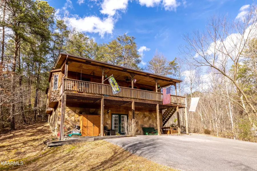 220 Cove Hollow Rd, Cosby, TN 37722