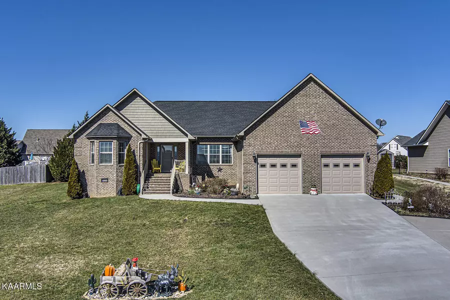 241 Jessie LN, Lenoir City, TN 37772