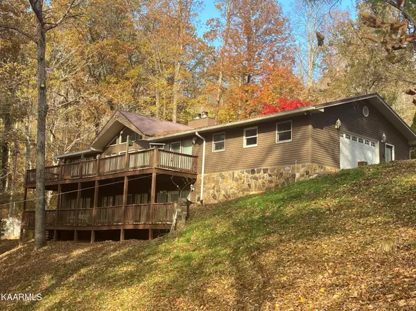 165 Bankwood LN, Lafollette, TN 37766