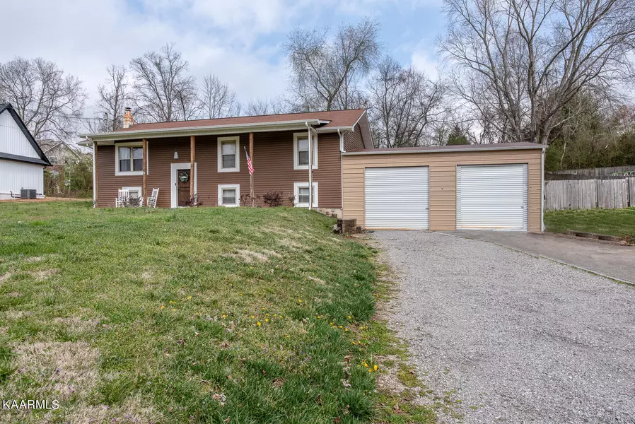 1159 Sharp Dr, Lenoir City, TN 37771