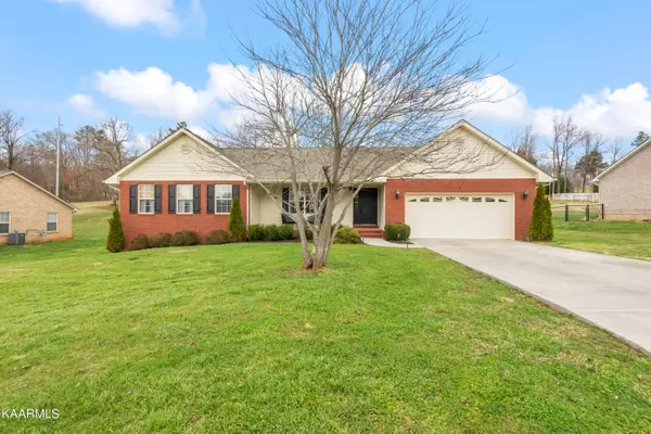 130 Hillsborough LN, Lenoir City, TN 37772