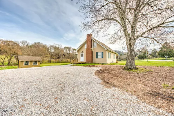 421 Brushy Valley Rd, Clinton, TN 37716