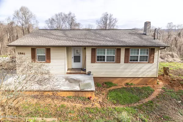 1844 Oak Grove Rd, Rocky Top, TN 37769