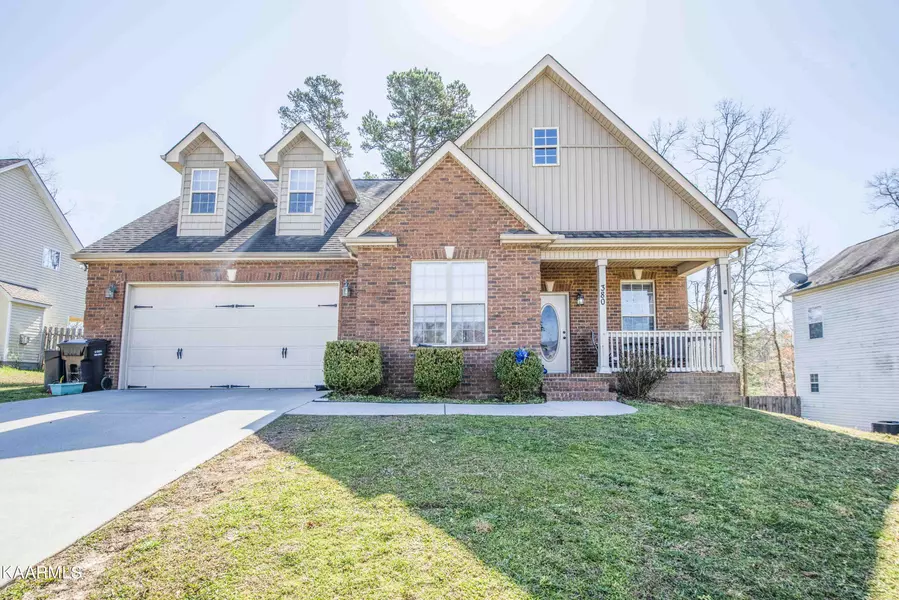 380 Hillside LN, Lenoir City, TN 37771