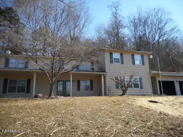 203 Douglas LN, Harriman, TN 37748