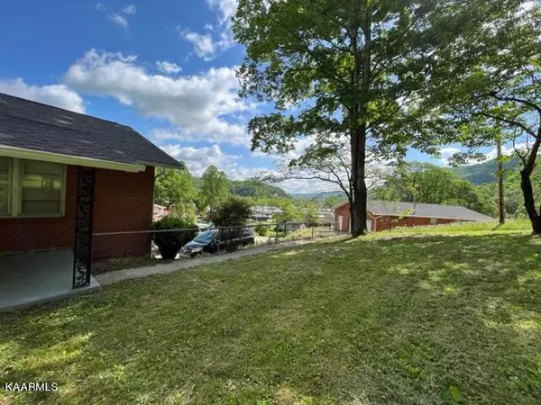 Jellico, TN 37762,390 Morton LN