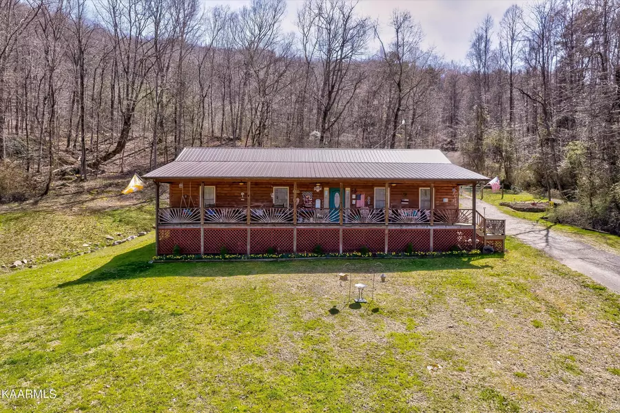 165 Payne LN, Jellico, TN 37762