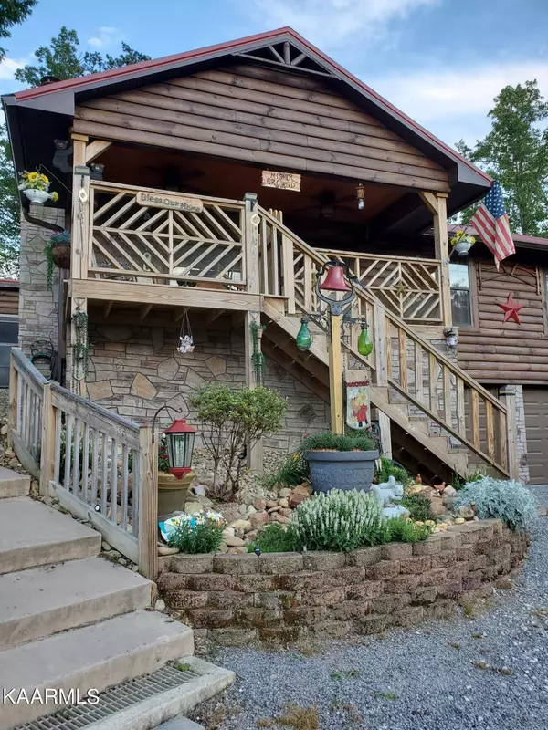 831 Lloyd Huskey Rd, Pigeon Forge, TN 37863