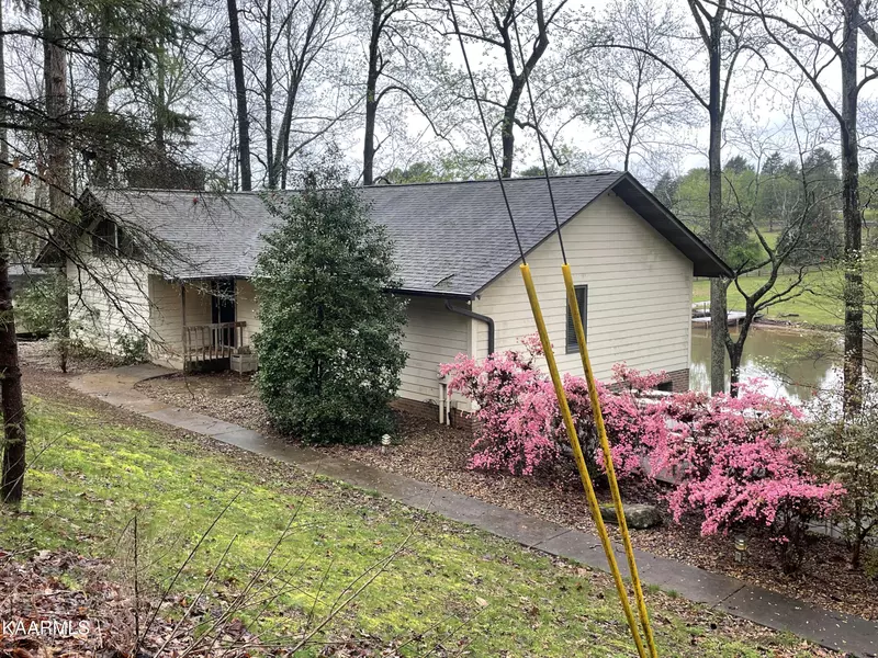 1106 Sequoyah DR, Friendsville, TN 37737