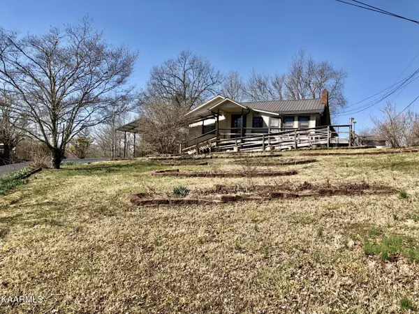 8235 Morgan County Hwy, Sunbright, TN 37872