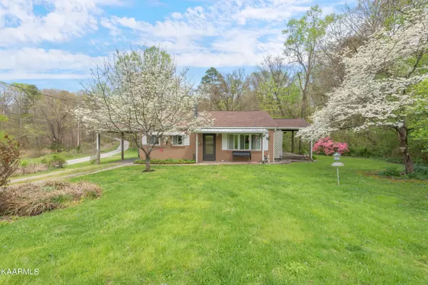 428 Carter School Rd, Strawberry Plains, TN 37871