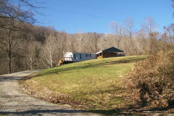 575 Walden Ridge LN, Caryville, TN 37714