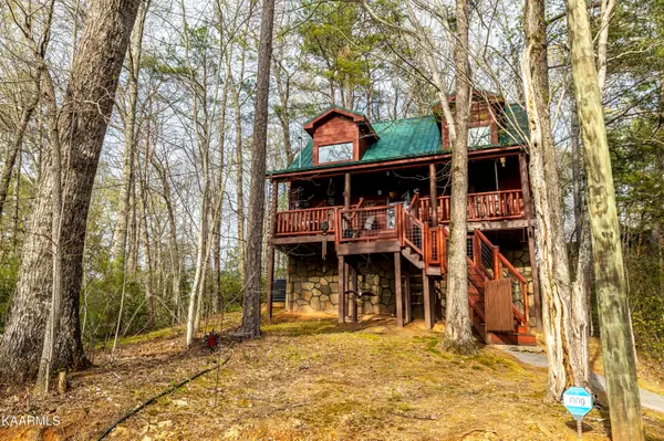 1514 Dry Hollow CT, Sevierville, TN 37876