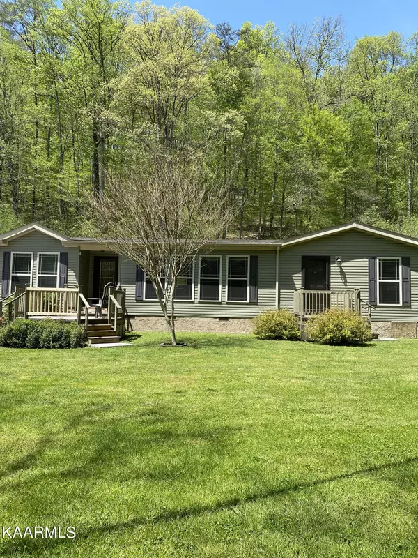 341 Strong Hollow LN, Rocky Top, TN 37769