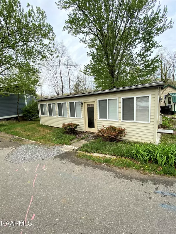 64 Hollow Log Tr, Crossville, TN 38572