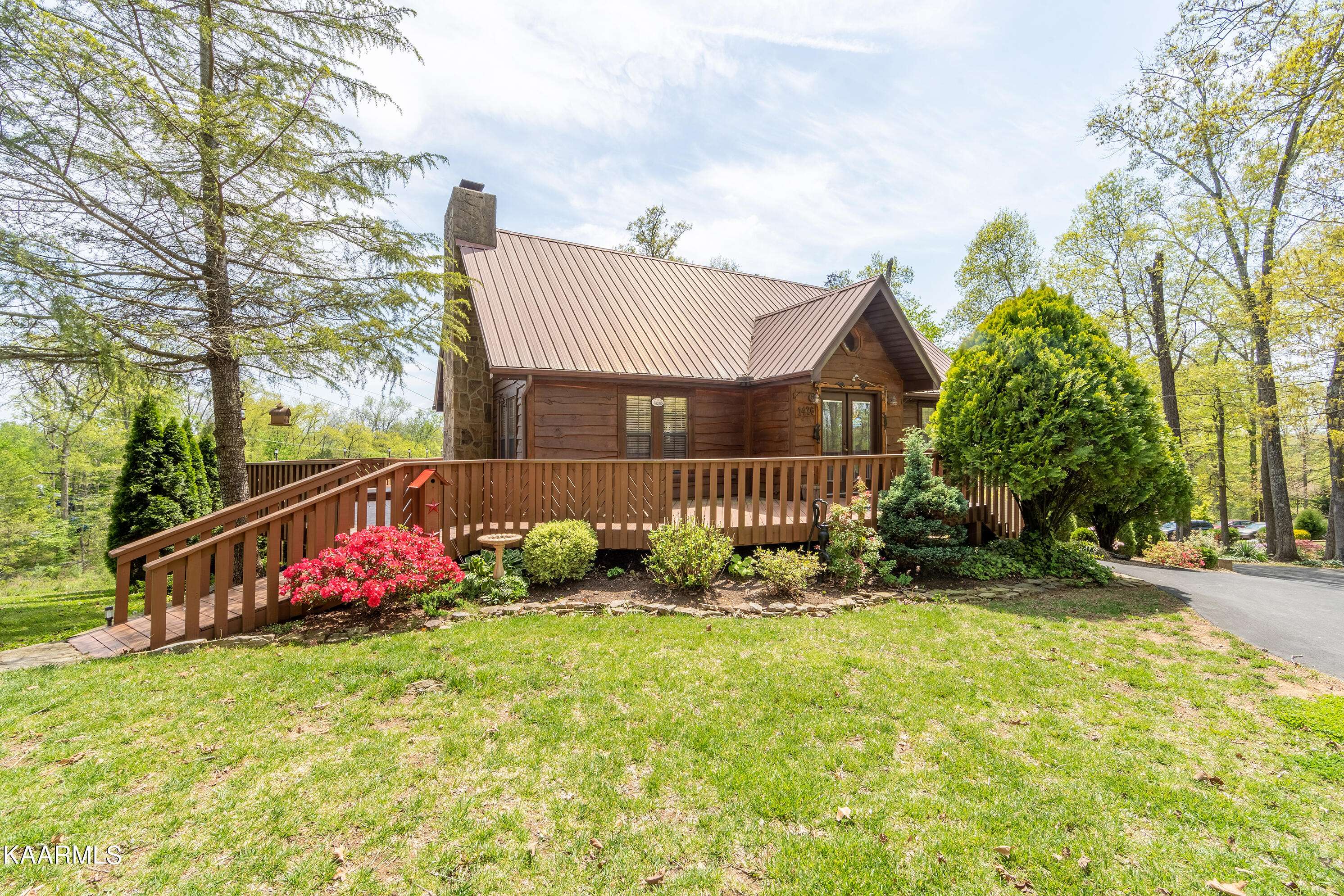1426 Park LN, Sevierville, TN 37876