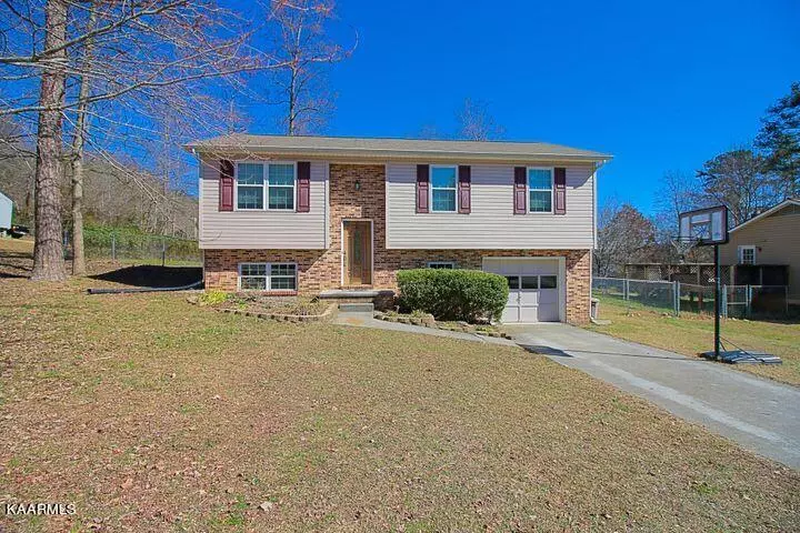 6532 Red Ashe LN, Knoxville, TN 37918