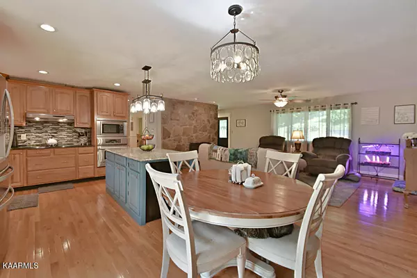 Oak Ridge, TN 37830,102 E Morningside DR