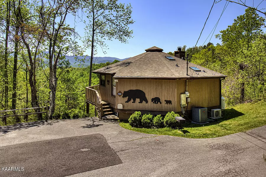 708 Octagon Dr., Gatlinburg, TN 37738