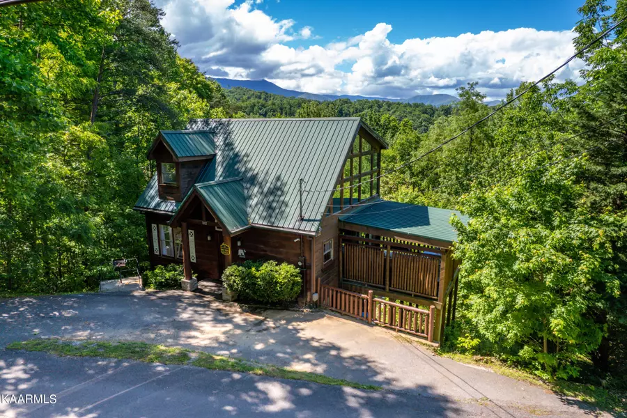 1012 Ski View LN, Sevierville, TN 37876