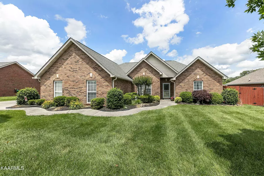 151 Edinburgh LN, Lenoir City, TN 37771