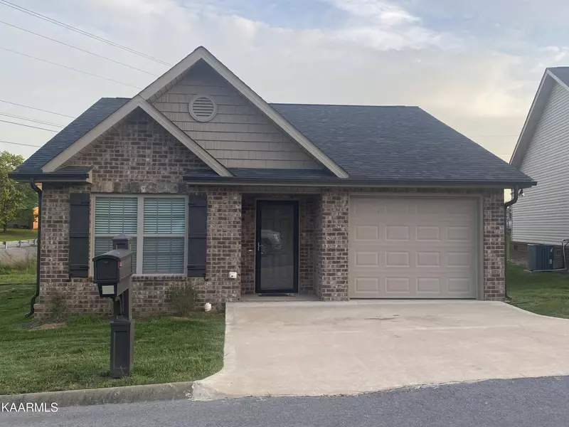 143 Stonefield DR, Harrogate, TN 37752