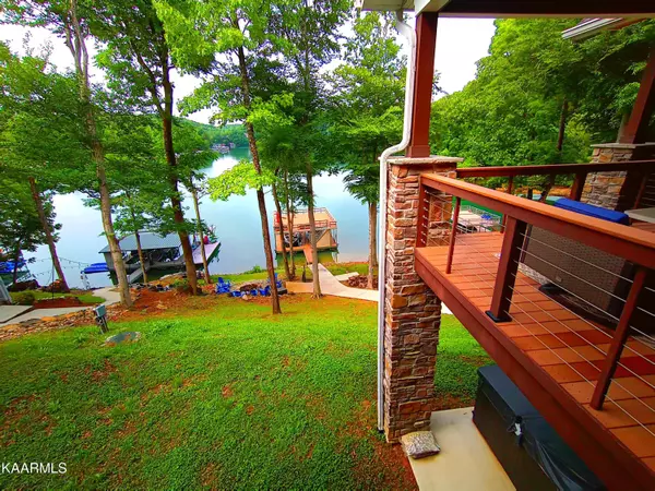 Lafollette, TN 37766,493 Bankwood LN