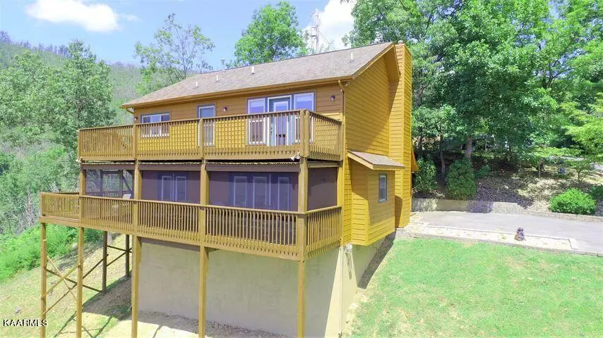 Gatlinburg, TN 37738,1205 Pine Top LN