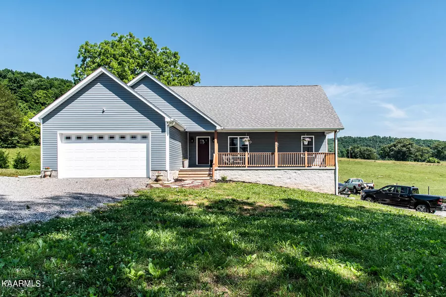 2096 Walker Cove Road, Sparta, TN 38583