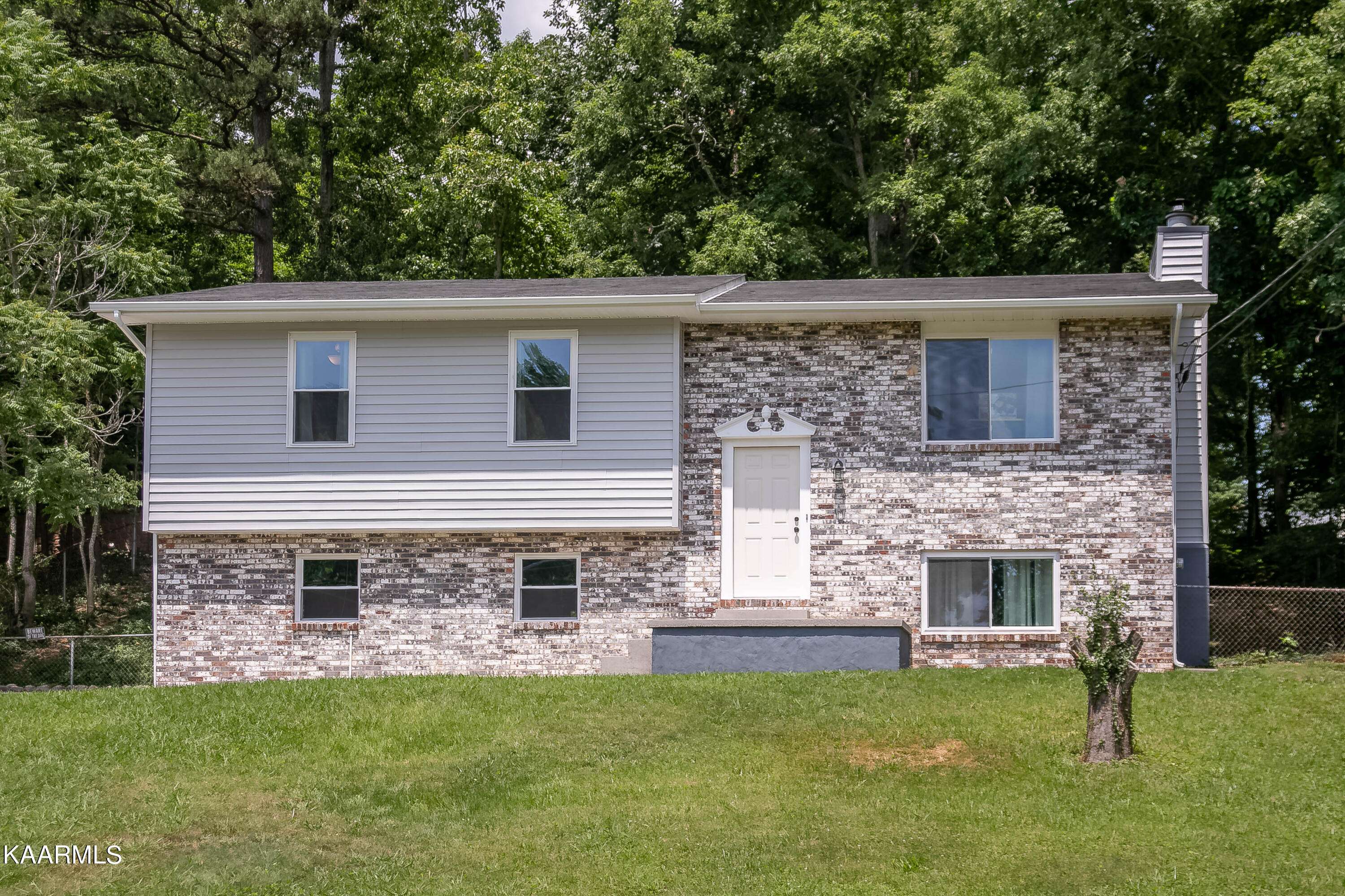 5704 Wooded Acres DR, Knoxville, TN 37921