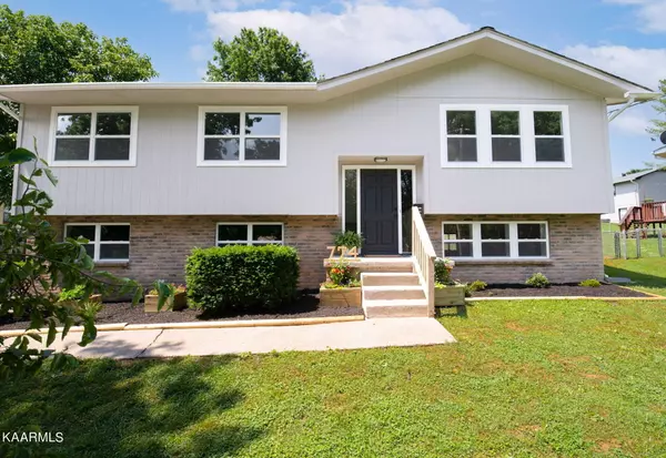 724 Whispering Oak CIR, Powell, TN 37849