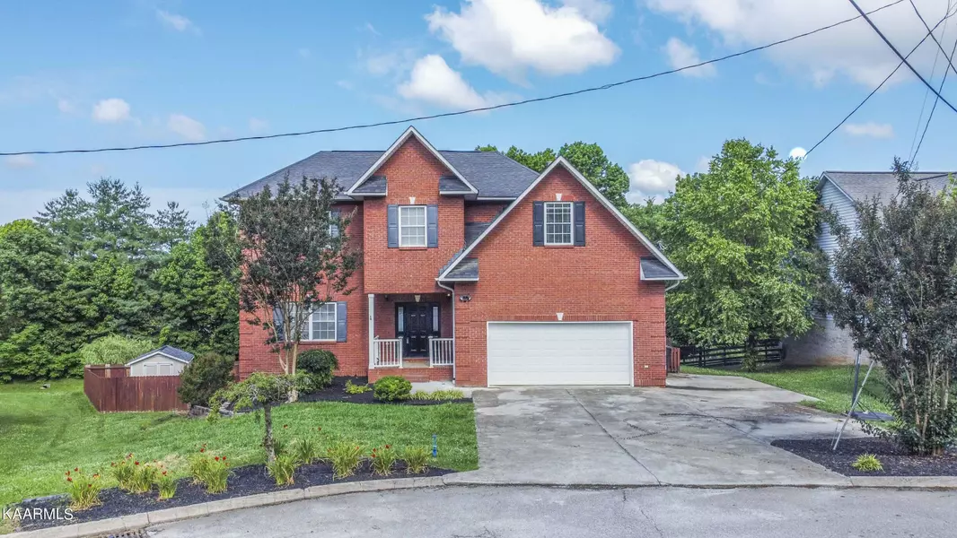 160 Brentwood PL, Lenoir City, TN 37772