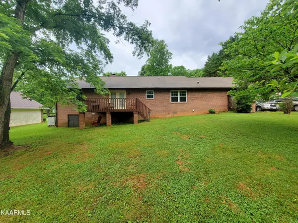 Maryville, TN 37803,3232 Fairoaks DR