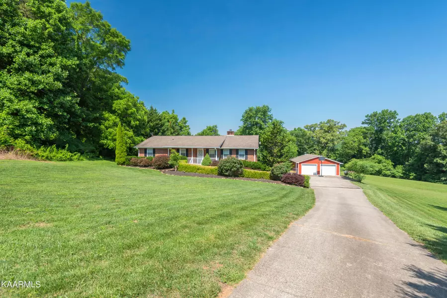 286 Scenic View LN, Lenoir City, TN 37771